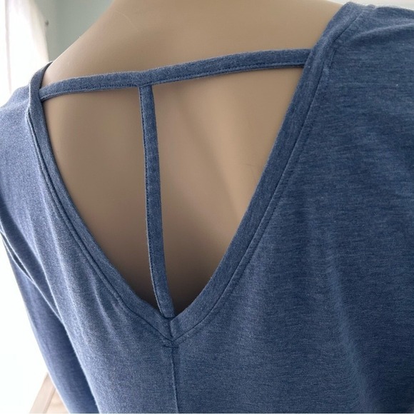 Lolë Luisa 3 medium strength blue athleisure dress with open back - Picture 6 of 9